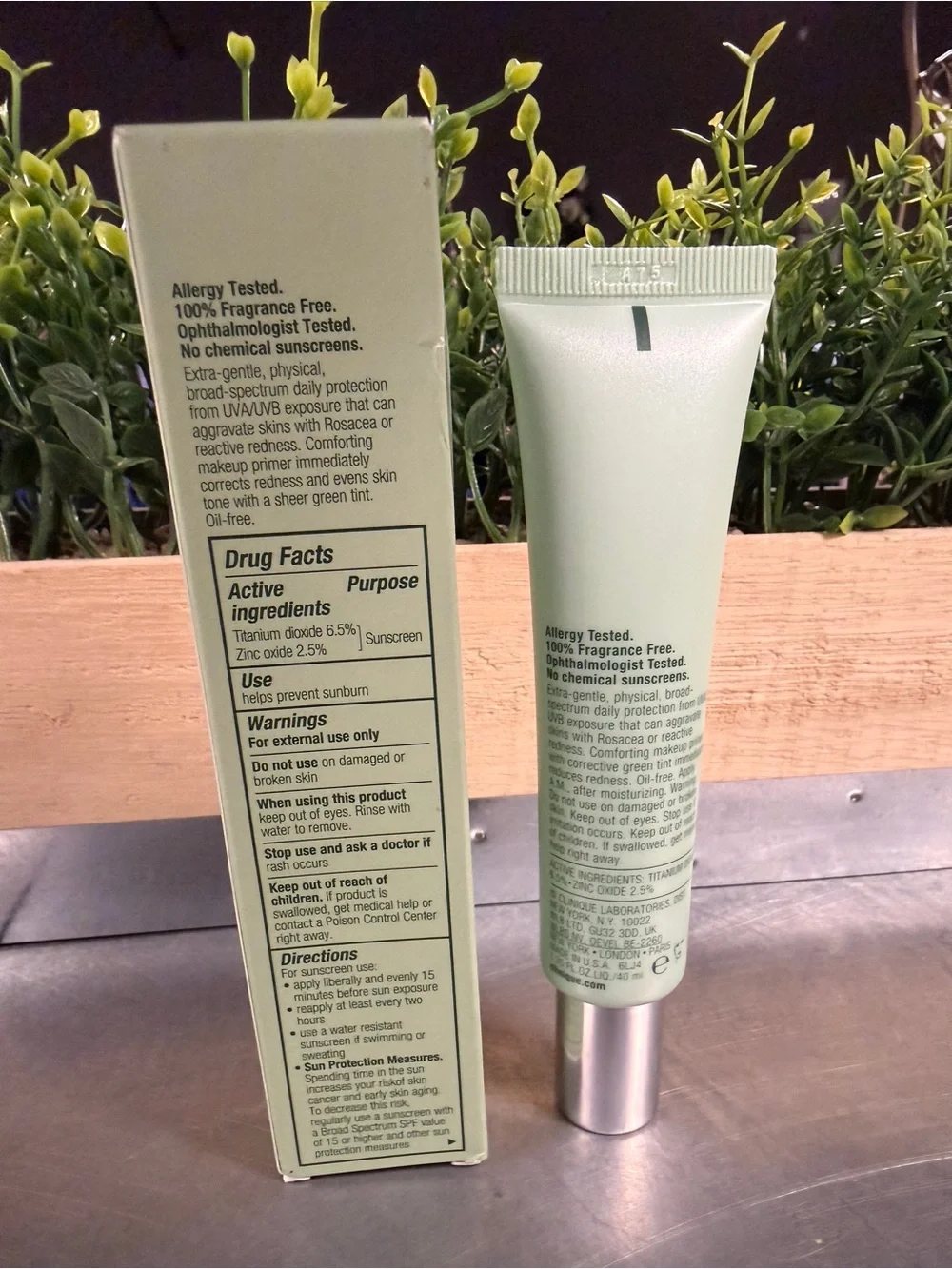 Clinique Redness Solutions Daily Protective Base